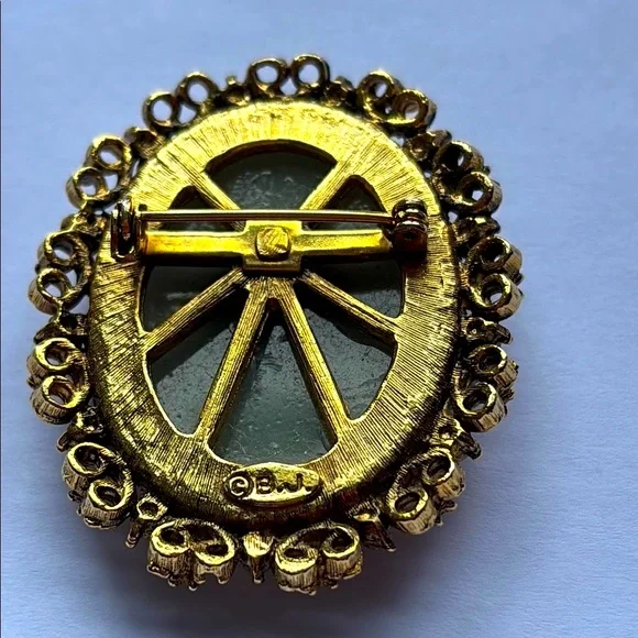 Hand Carved Vintage Cameo Pin/Brooch, Antique Blue Agate With Gold Frame - Picture 7 of 9